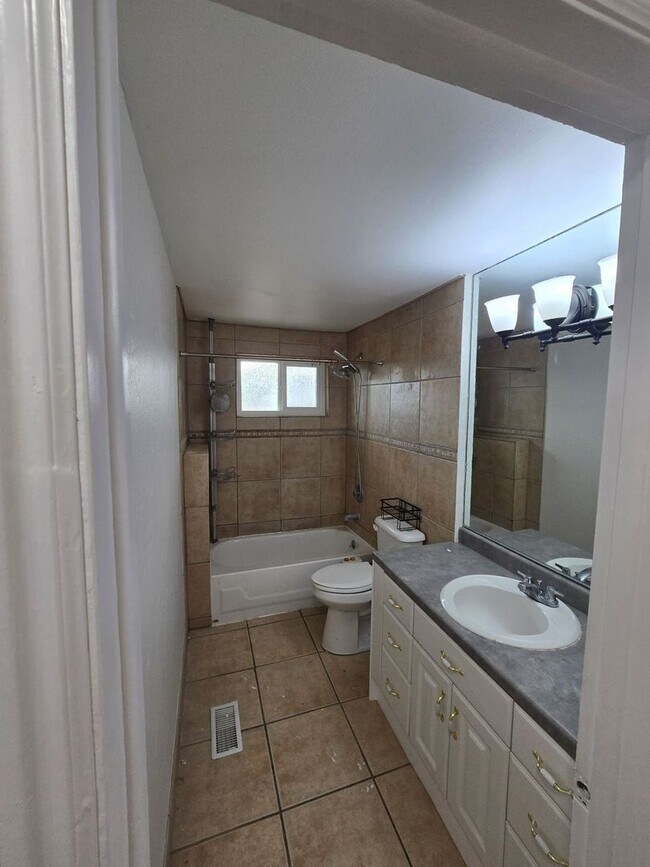 Building Photo - 3723 Kewanee Dr