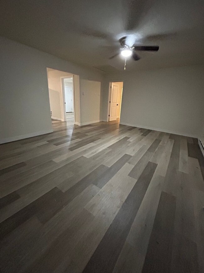 Building Photo - 2504 E Oakbrook Dr