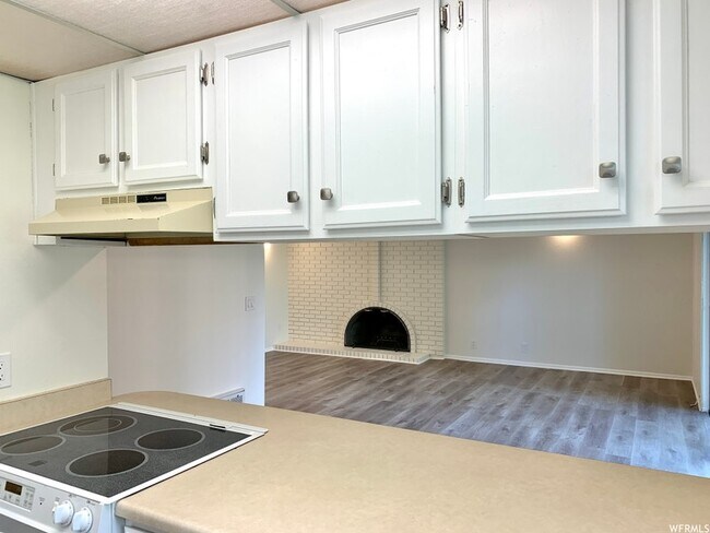 Foto del edificio - 4860 S Highland Cir
