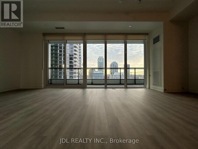 Photo du bâtiment - 65 Broadway Ave