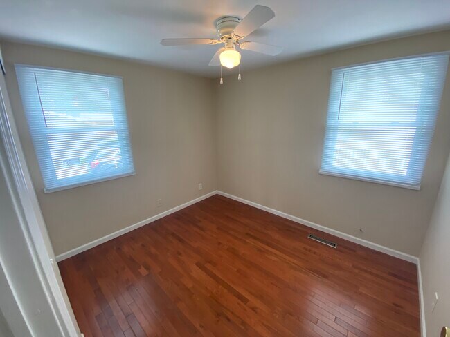 Building Photo - 128 Amarillo Dr
