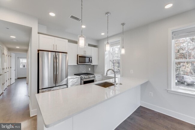 Building Photo - 2201 40th Pl NW