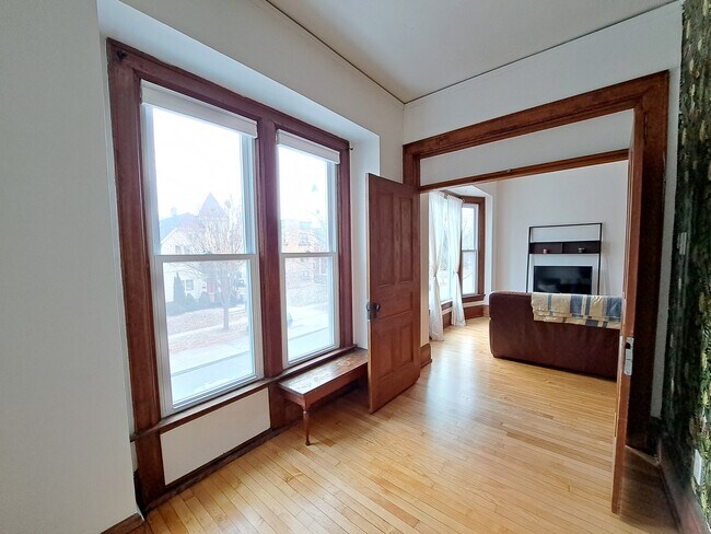 Bonus Room/Office Space - 2223 N Booth St
