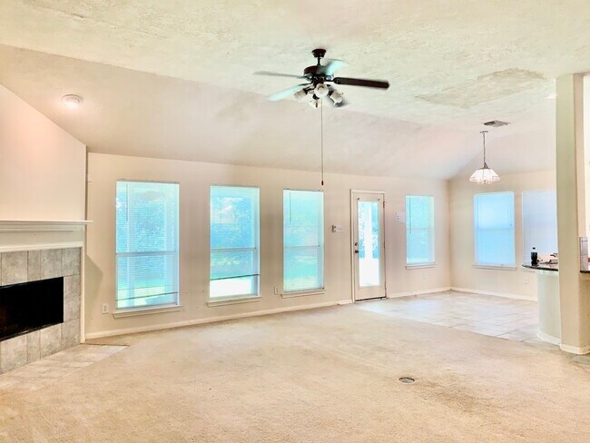 Foto del edificio - 7827 Iris Glen Ln