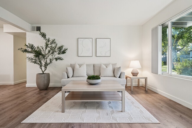 Foto del edificio - Aggie Square Apartments