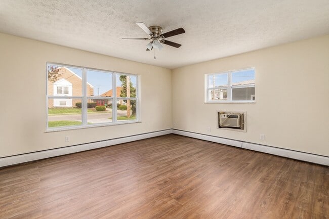 Foto del edificio - 28 Pinewood Dr