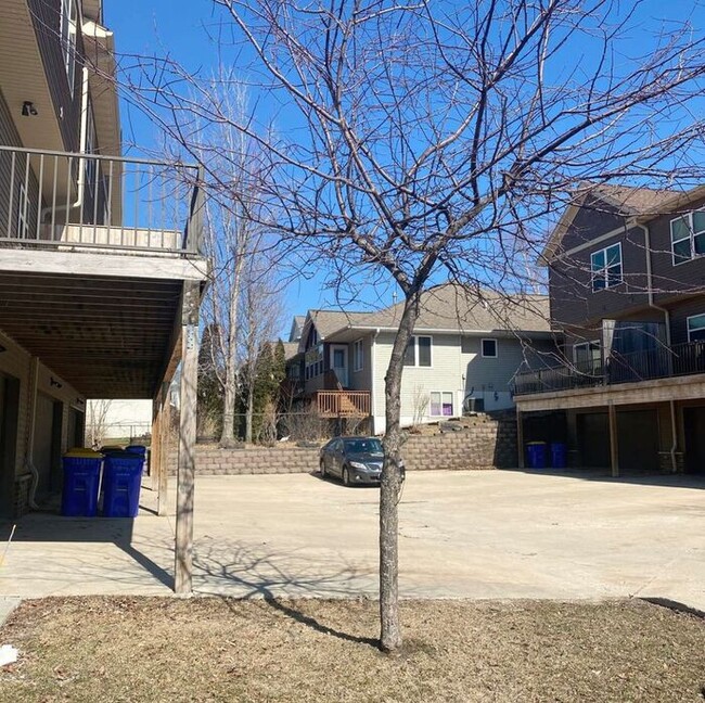 Foto del edificio - $1,900 | 3 Bedroom, 2.5 Bathroom Town Home...