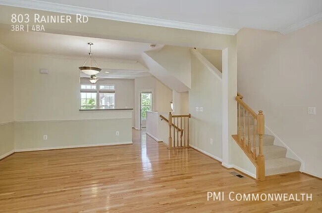 Foto del edificio - 3 Bed / 3.5 Bath Townhouse (Available 9/10...