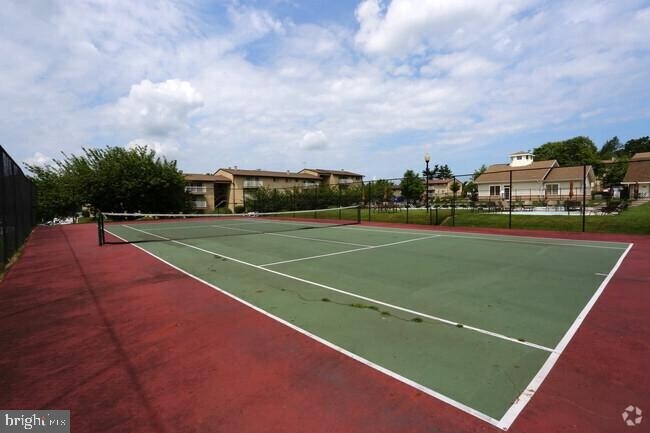 Foto del edificio - 710 Country Village Dr