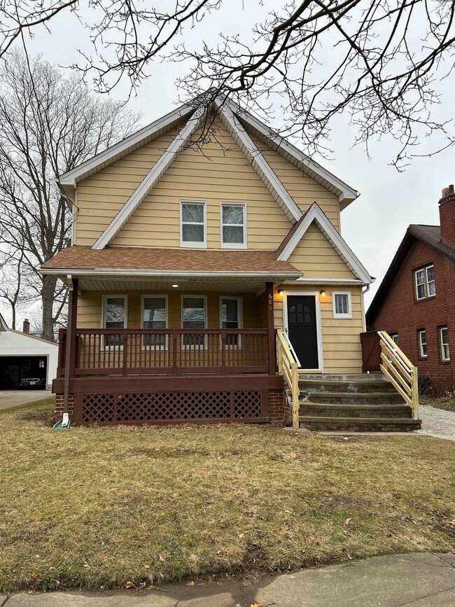 Building Photo - 680 Glendora Ave