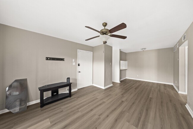 Foto del edificio - 9090 S Braeswood Blvd