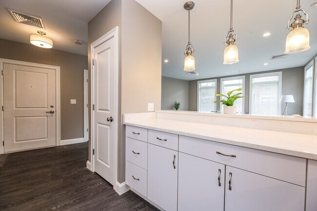 Building Photo - 4935 Washington St