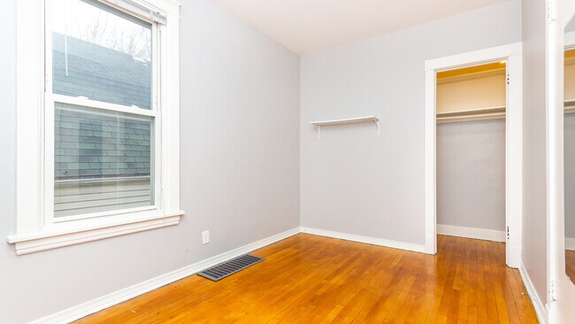 Building Photo - 2101 W Summerdale Ave