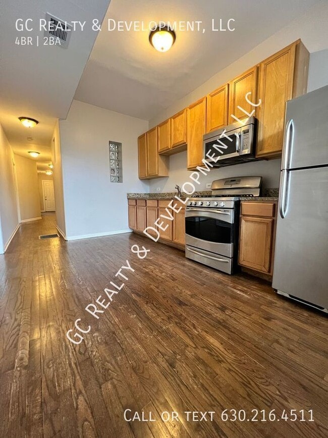 Building Photo - ** 4 BDRM / 2 BATH DUPLEX DOWN / GRANITE /...