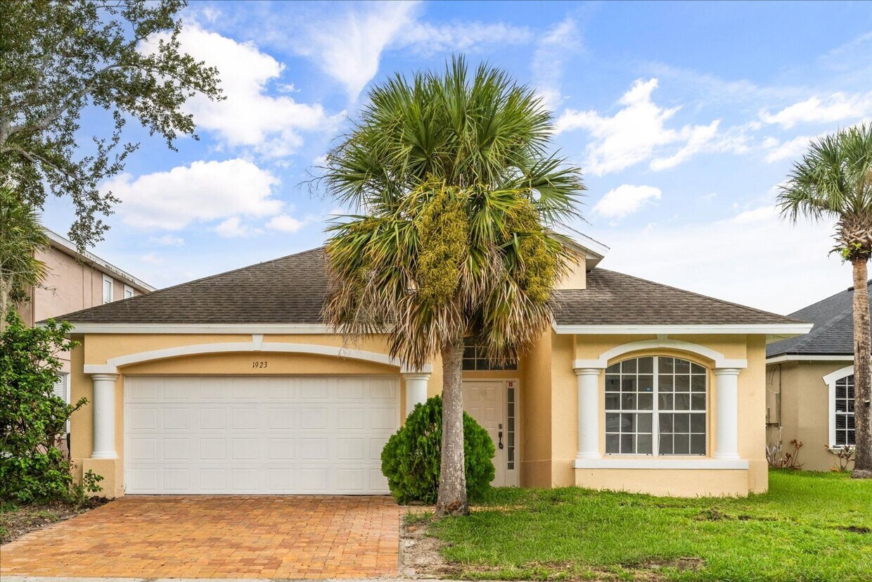 Primary Photo - Stunning 4-Bedroom Lakefront Pool Home in Bridgeview at Meadow Woods