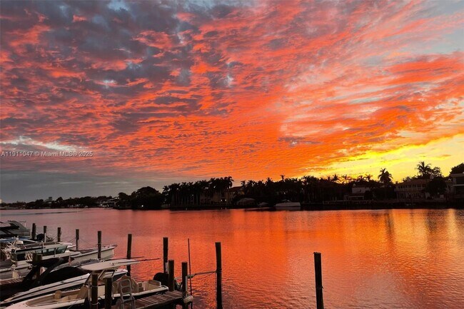 Foto del edificio - 5600 Collins Ave