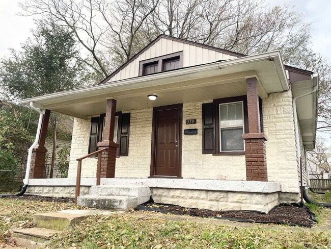 4 Bedroom Home with covered front porch - 4 Bedroom Home with covered front porch