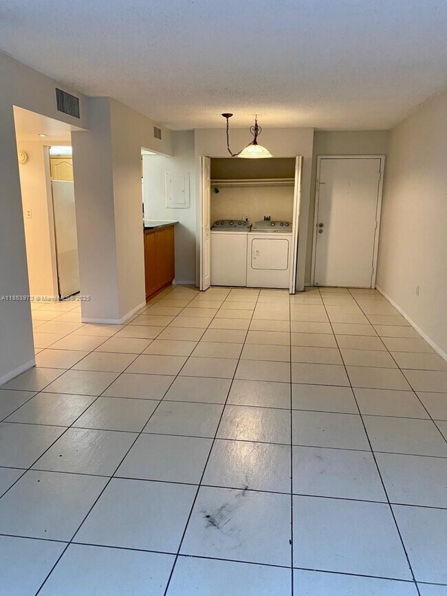 Foto del edificio - 8810 Fontainebleau Blvd