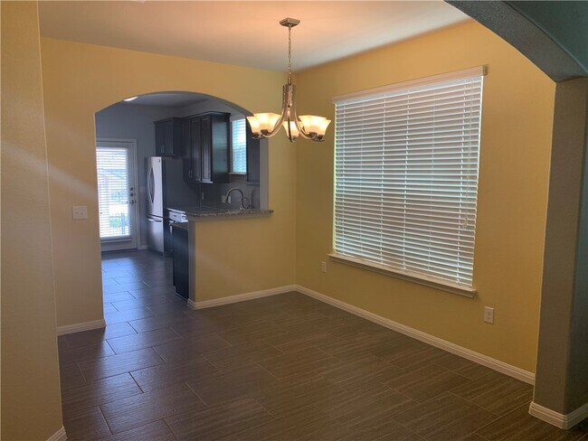 Building Photo - 409 N Heatherwilde Blvd