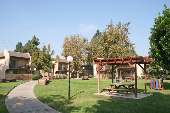 Building Photo - Village Meadows