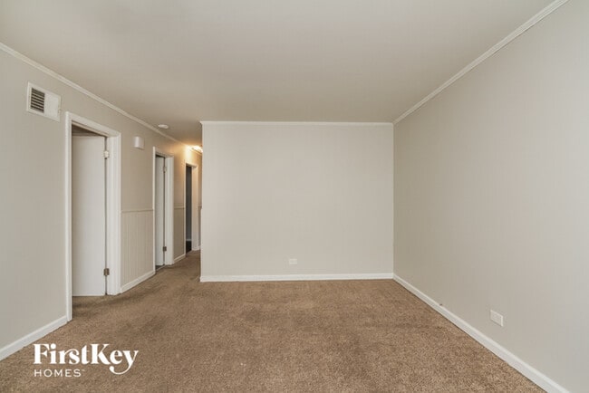 Building Photo - 14610 Blackstone Ave