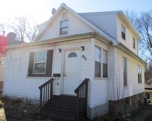 Building Photo - 916 W Olive St