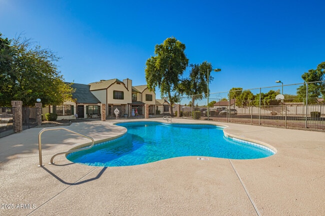 Foto del edificio - 6606 W Jamaica Dr