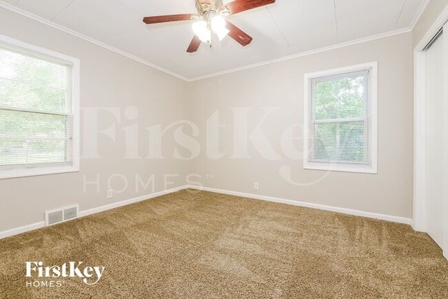Foto del edificio - 7444 Blue Ridge Blvd