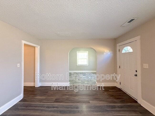 Building Photo - 8322 Viola Dr