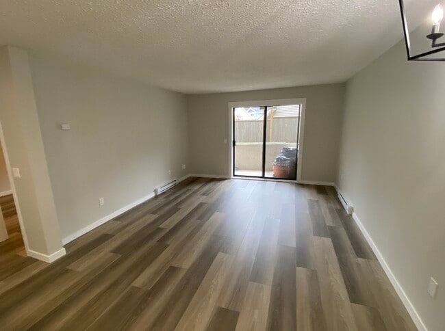 Building Photo - 4728 Uplands Dr