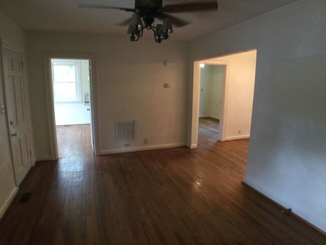 Building Photo - Radford, 4 BR / 3 BA, Available Aug 12th