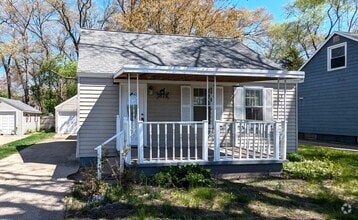 Building Photo - 1874 Manor Dr