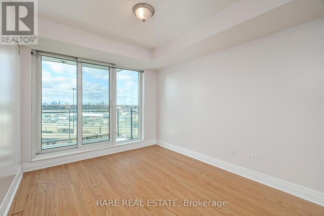 Photo du bâtiment - 2121 Lake Shore Blvd W