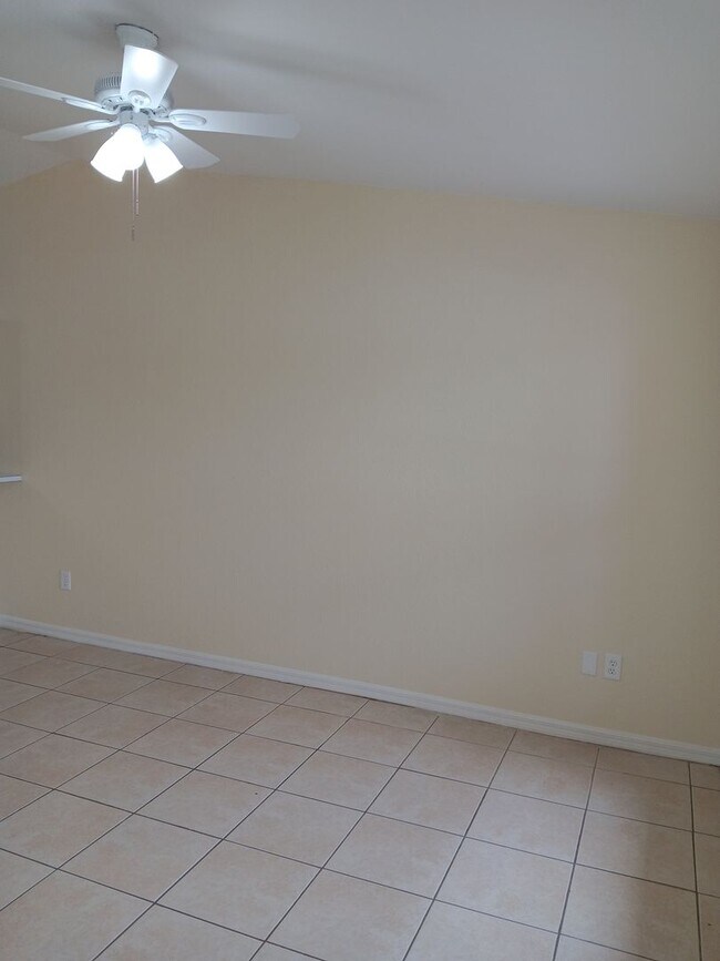 Foto del edificio - Coming Soon - May 12th - Call to schedule ...