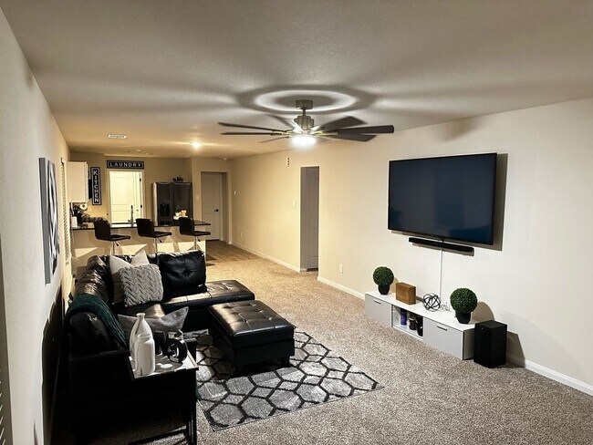 Building Photo - Your New Home Awaits: 3 Bedroom and 2 Bath...
