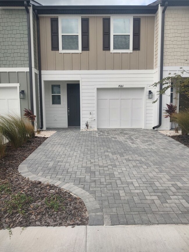 Building Photo - 7681 Deer Vly Cir