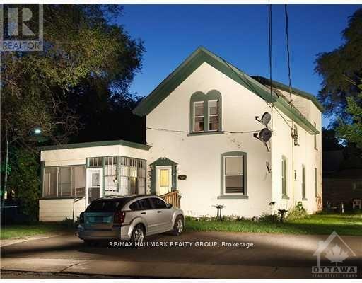 Primary Photo - 20-20 Russell St W