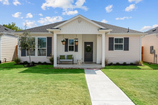 Building Photo - The Cottage Green Baytown