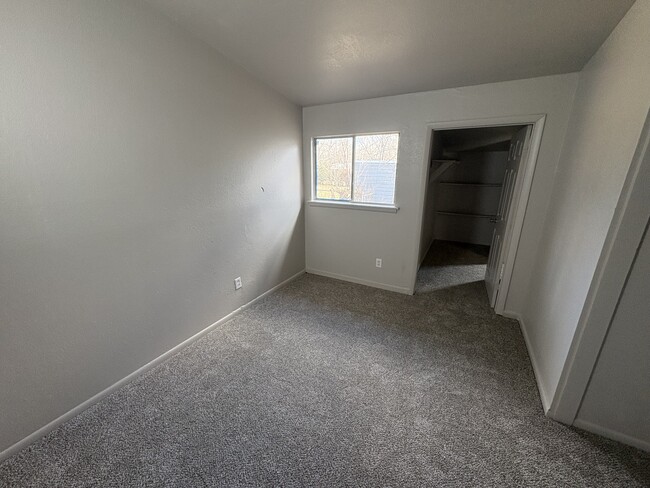 Foto del edificio - 2821 E 40th Pl N