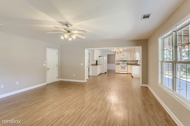 Foto del edificio - 4 br, 3 bath House - 3517 Lake Valley Cour...