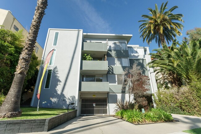 Foto del edificio - 816 S. Bundy Dr