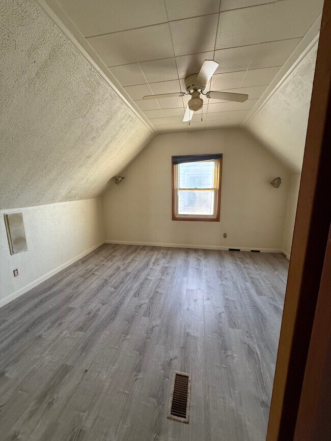 Foto del edificio - 7616 Howard Ave