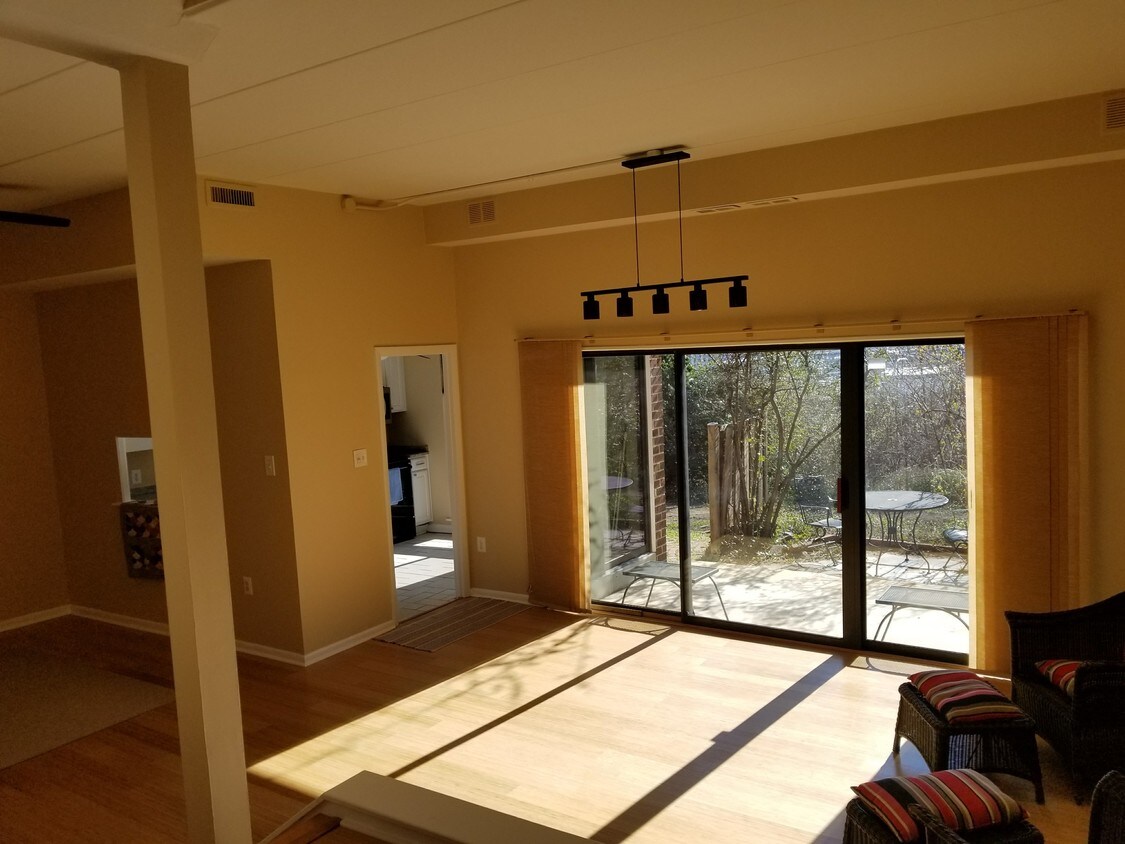 104 Roberts Ln, Alexandria, VA 22314 Condo for Rent in Alexandria, VA