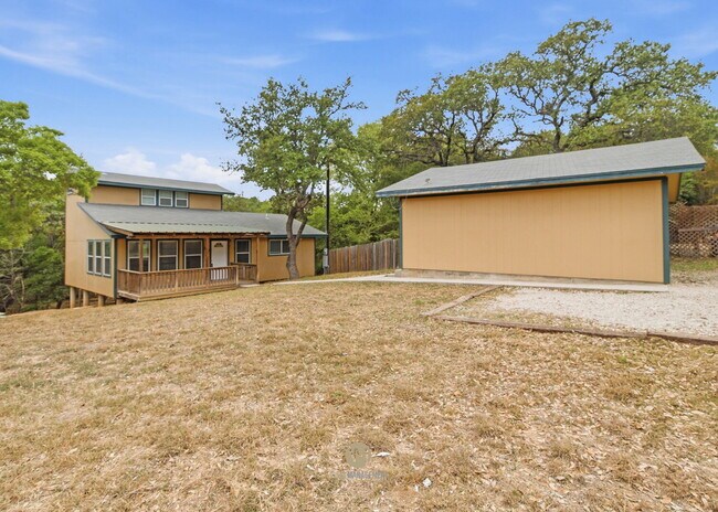 Foto del edificio - 3-bedroom, 2-bath home nestled in the Rolling Hills subdivision in Canyon Lake