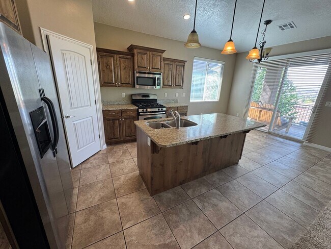 Building Photo - 1920 N Lakota Cir