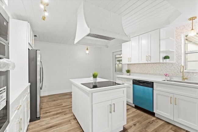 Building Photo - 379 Garden Blvd