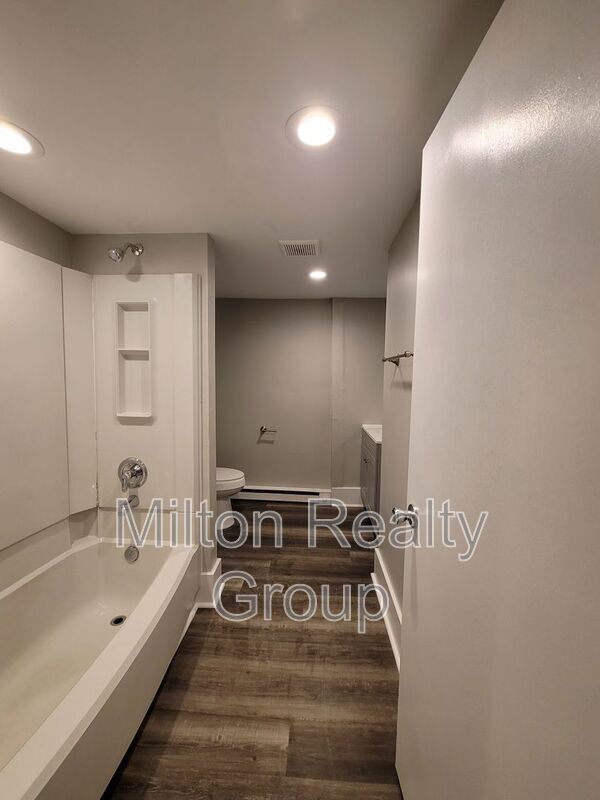 Foto del edificio - 210 S Elm Ave