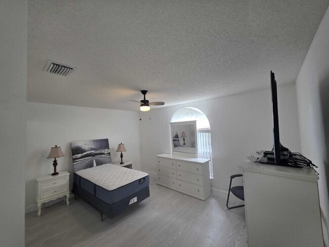 Building Photo - 6201 Pond Tree Ct