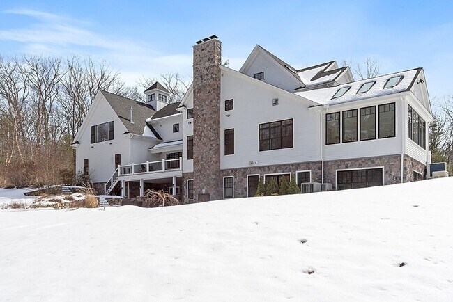 Foto del edificio - 295 Hanover Rd