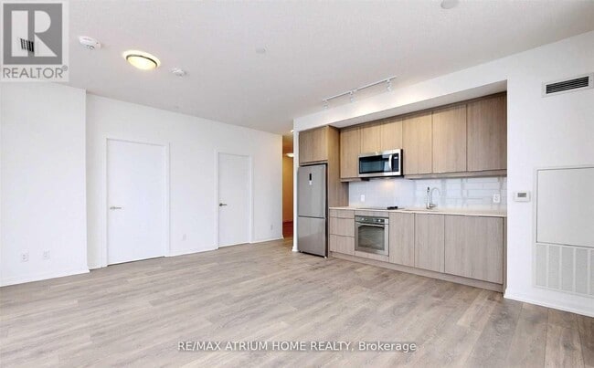 Building Photo - 36 Forest Manor Rd